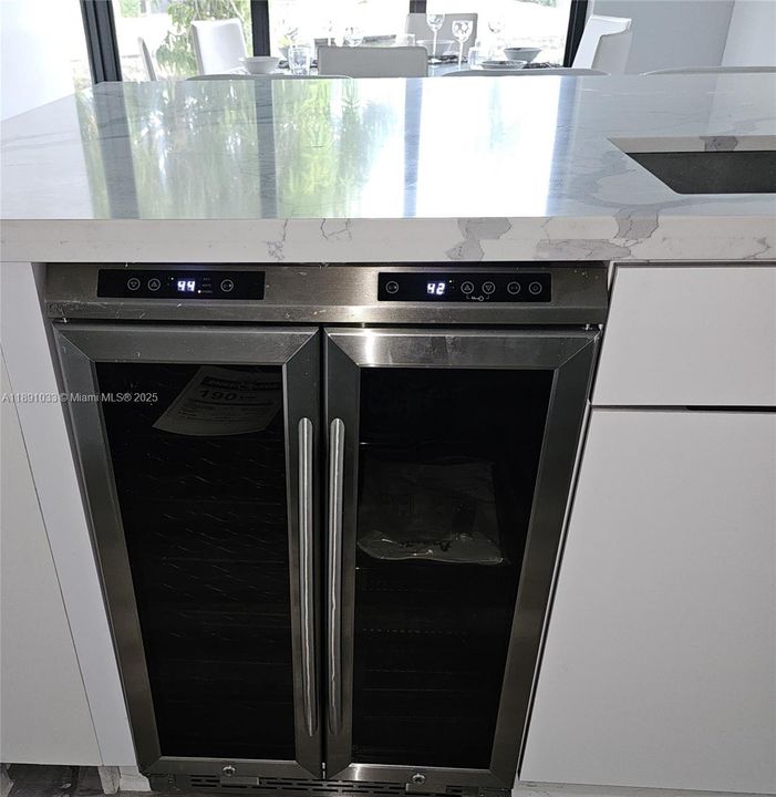 For Rent: $6,875 (3 beds, 2 baths, 2151 Square Feet)