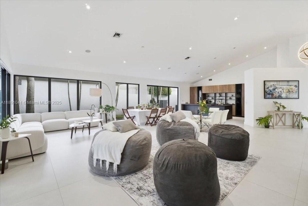 Active With Contract: $948,000 (3 beds, 2 baths, 2358 Square Feet)