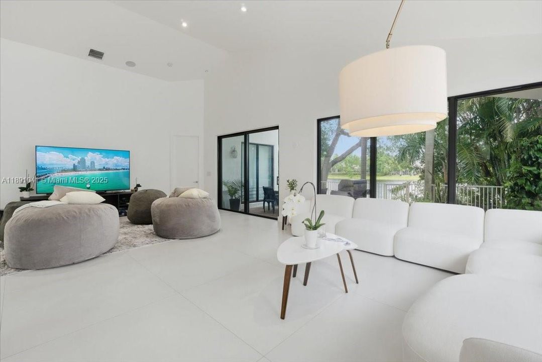 Active With Contract: $948,000 (3 beds, 2 baths, 2358 Square Feet)