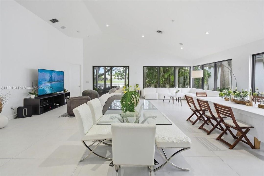 Active With Contract: $948,000 (3 beds, 2 baths, 2358 Square Feet)