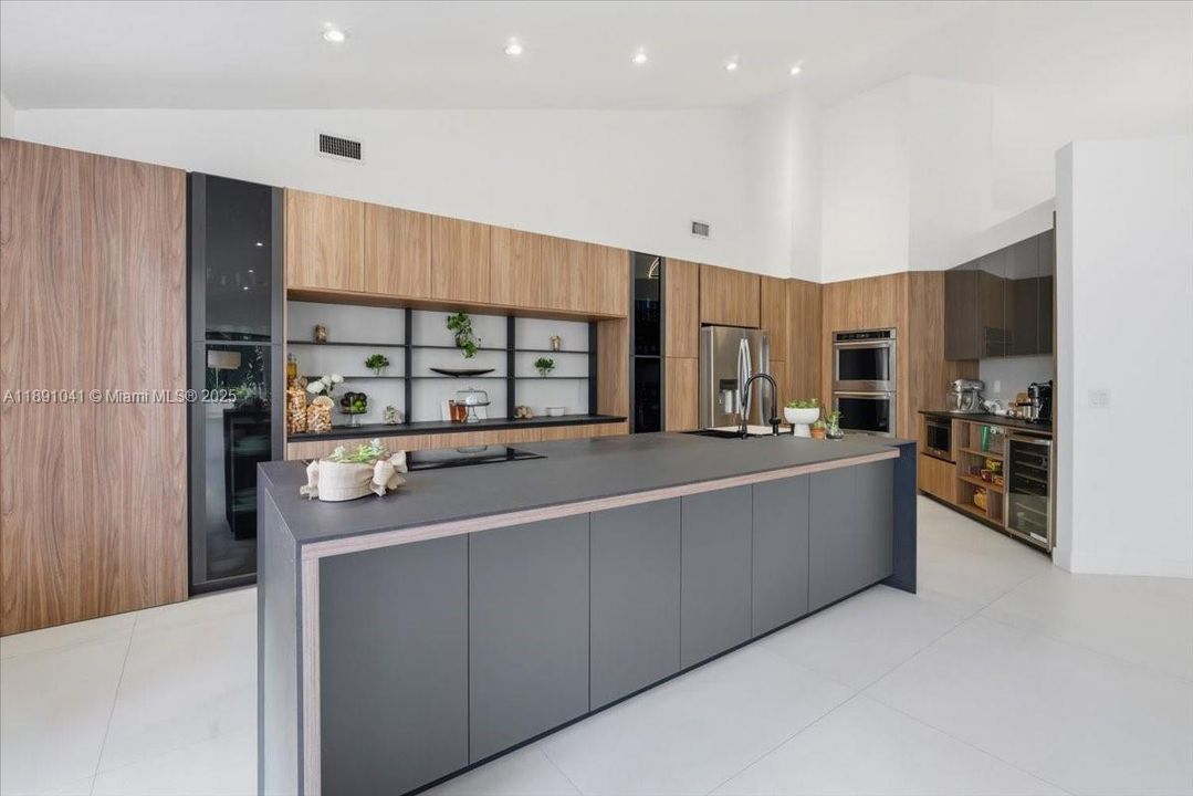 Active With Contract: $948,000 (3 beds, 2 baths, 2358 Square Feet)