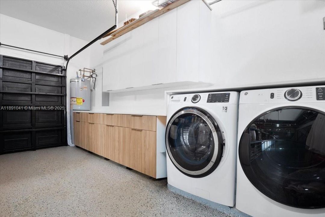 Active With Contract: $948,000 (3 beds, 2 baths, 2358 Square Feet)