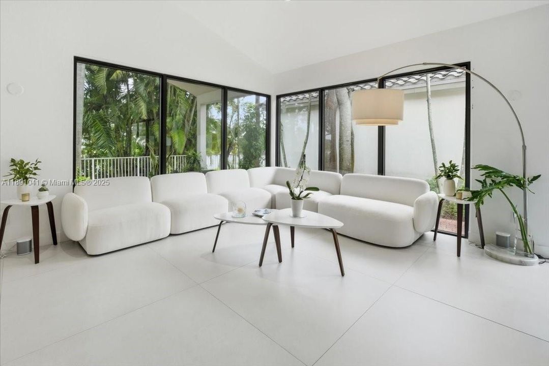 Active With Contract: $948,000 (3 beds, 2 baths, 2358 Square Feet)