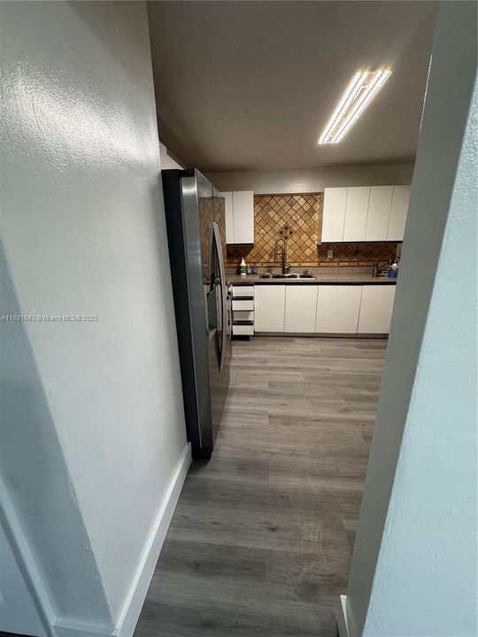 Active With Contract: $3,350 (3 beds, 1 baths, 1800 Square Feet)