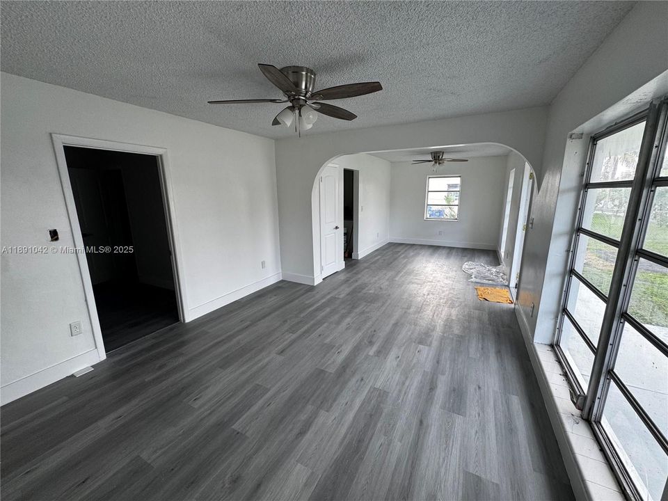 Active With Contract: $3,350 (3 beds, 1 baths, 1800 Square Feet)