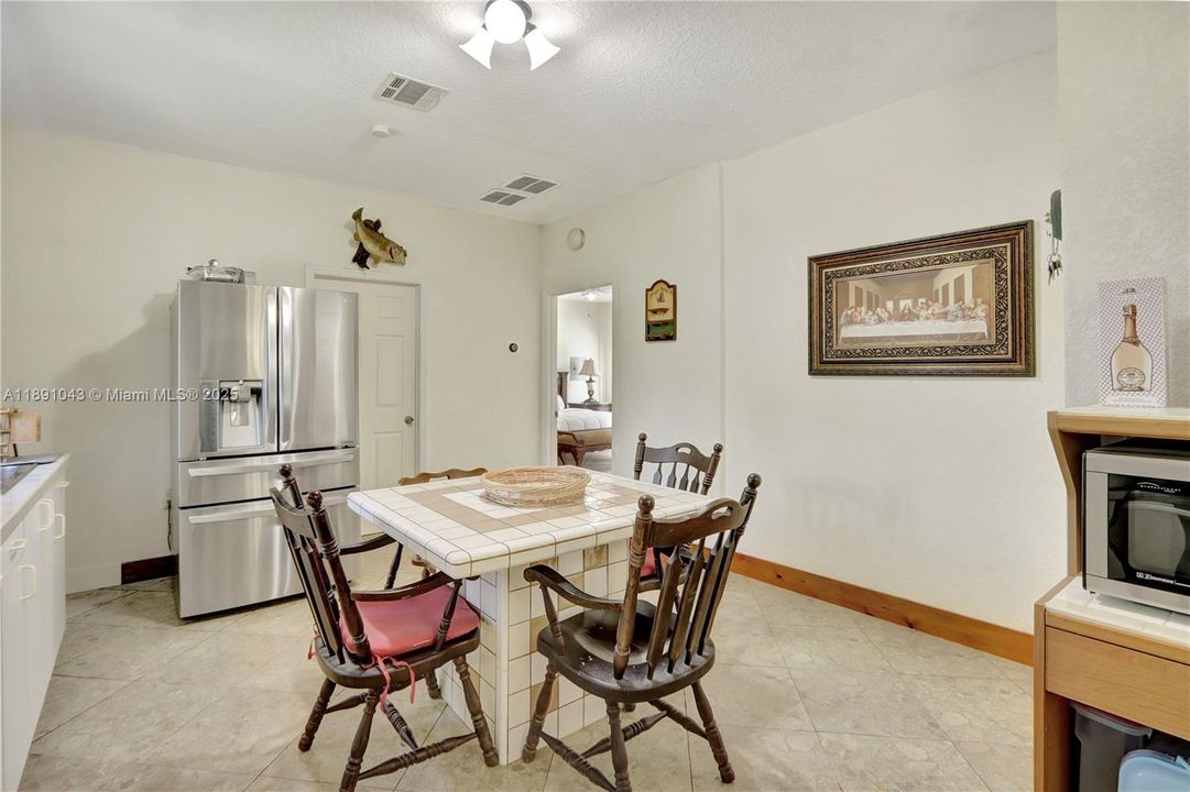 For Sale: $450,000 (4 beds, 2 baths, 1904 Square Feet)