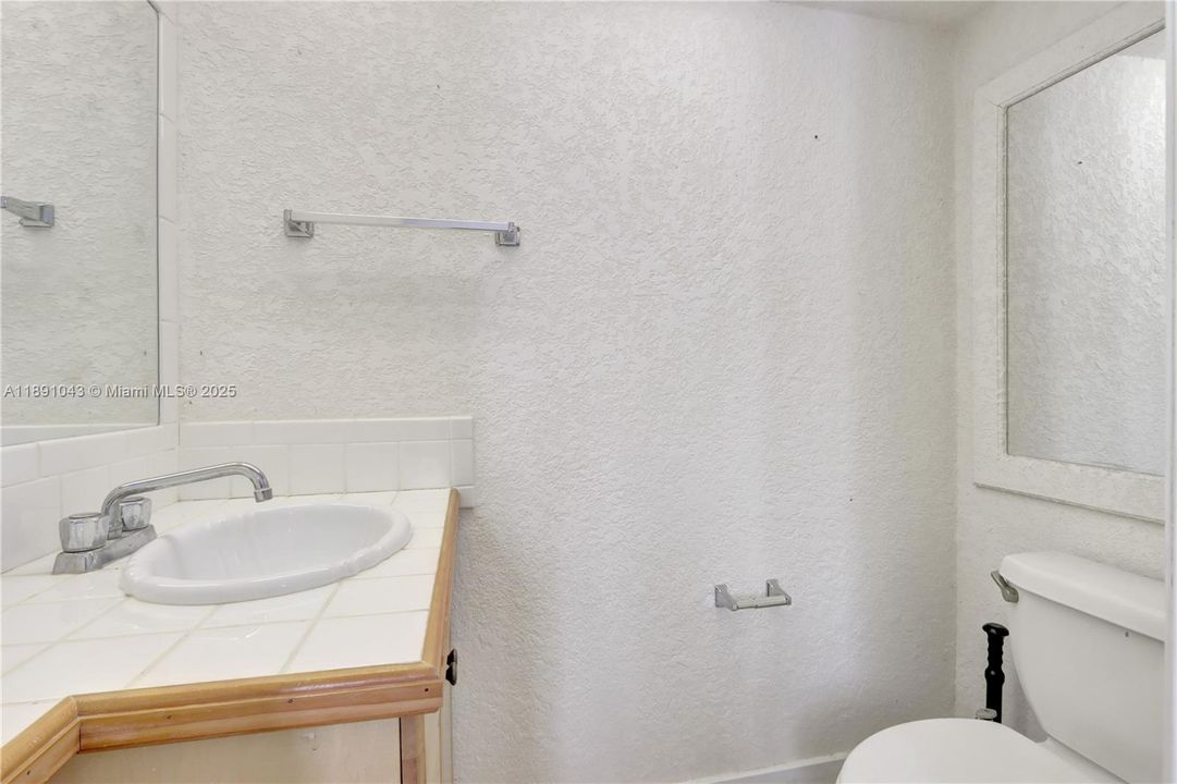 For Sale: $450,000 (4 beds, 2 baths, 1904 Square Feet)