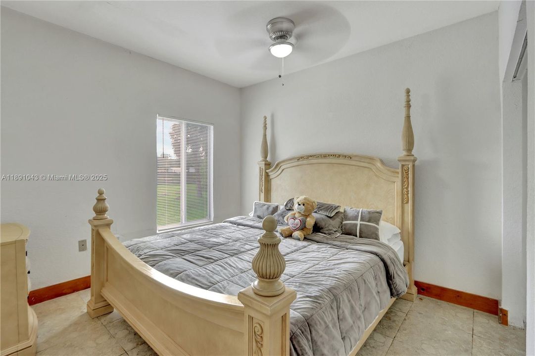 For Sale: $450,000 (4 beds, 2 baths, 1904 Square Feet)