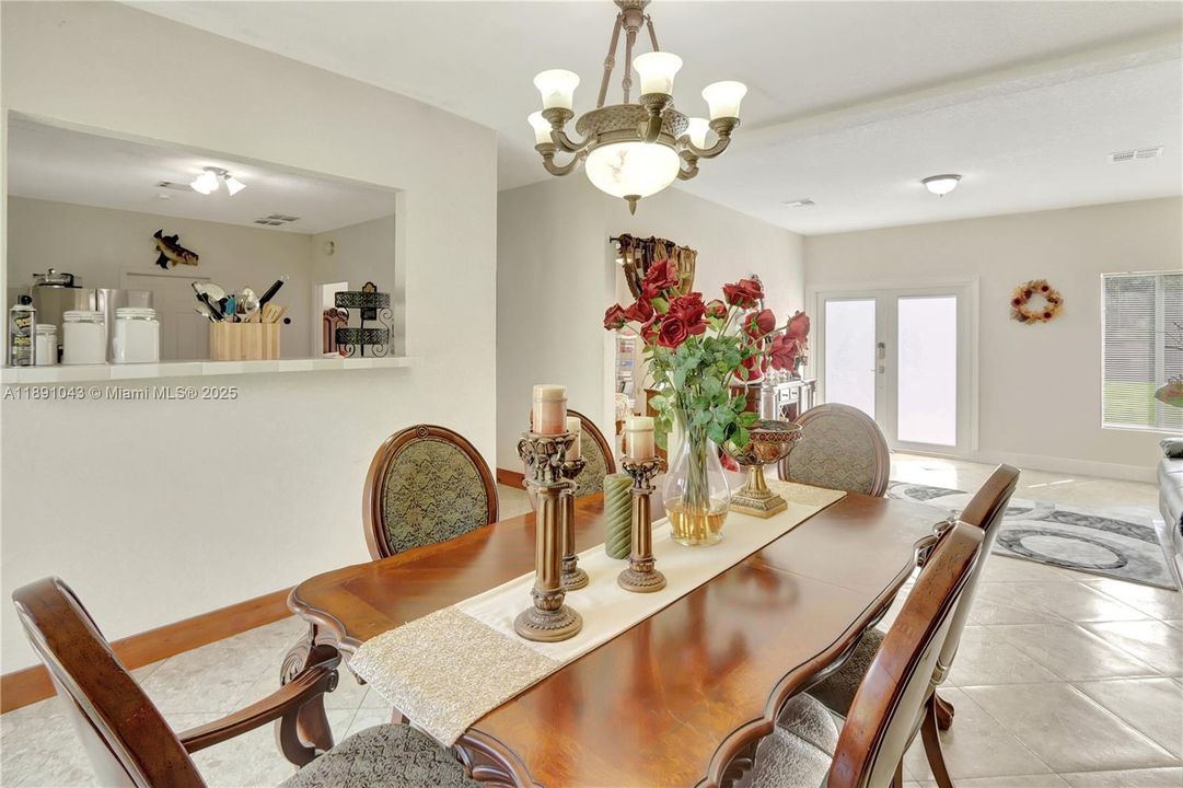 For Sale: $450,000 (4 beds, 2 baths, 1904 Square Feet)