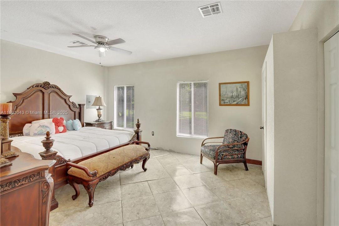 For Sale: $450,000 (4 beds, 2 baths, 1904 Square Feet)