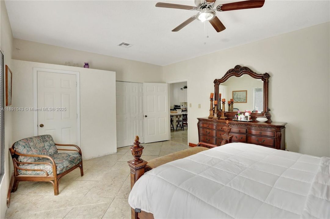 For Sale: $450,000 (4 beds, 2 baths, 1904 Square Feet)