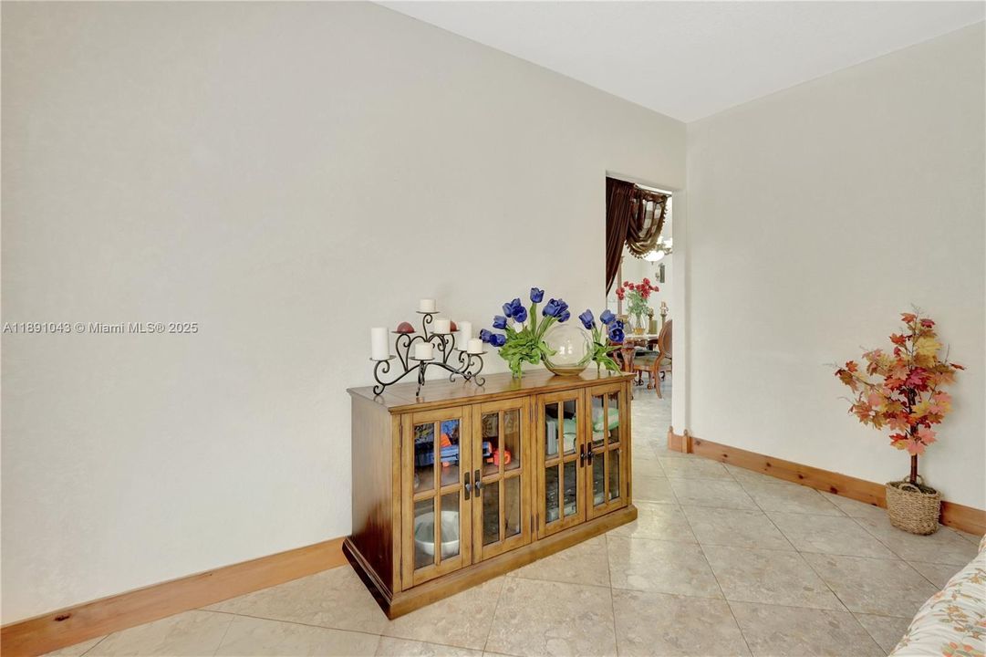 For Sale: $450,000 (4 beds, 2 baths, 1904 Square Feet)