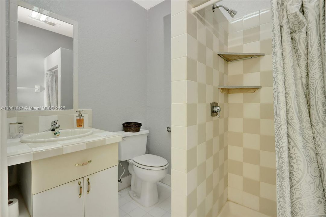 For Sale: $450,000 (4 beds, 2 baths, 1904 Square Feet)