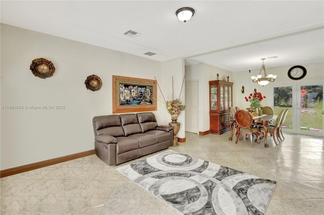 For Sale: $450,000 (4 beds, 2 baths, 1904 Square Feet)