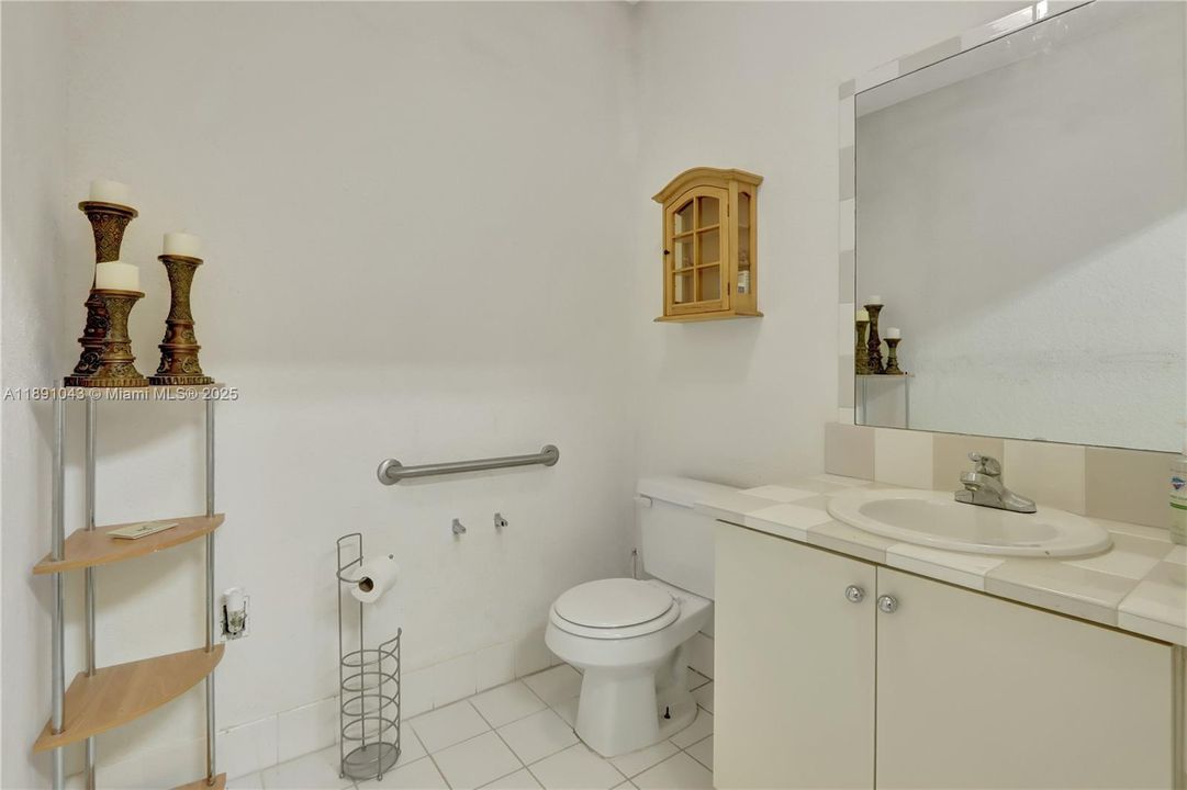 For Sale: $450,000 (4 beds, 2 baths, 1904 Square Feet)