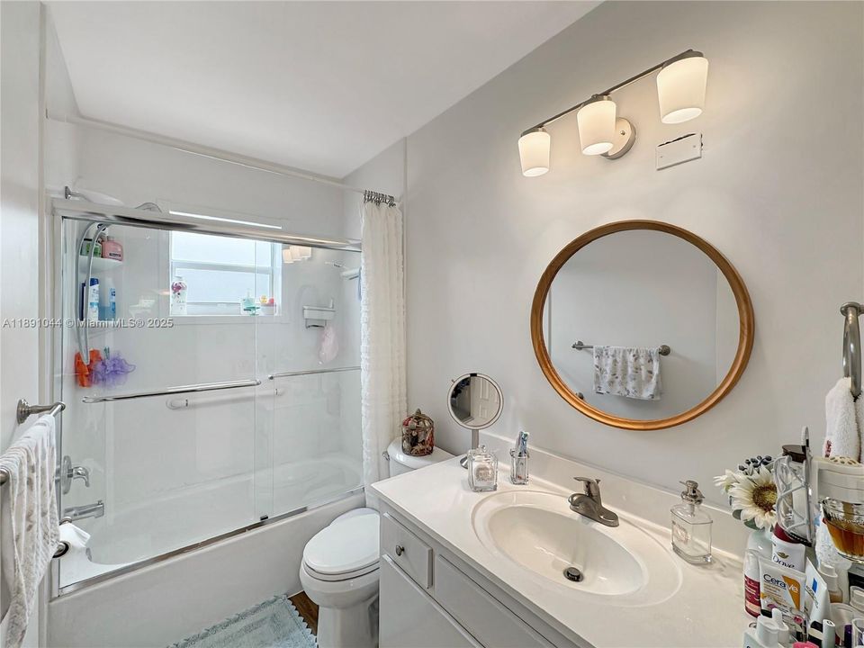 待售: $124,999 (1 贝兹, 1 浴室, 720 平方英尺)