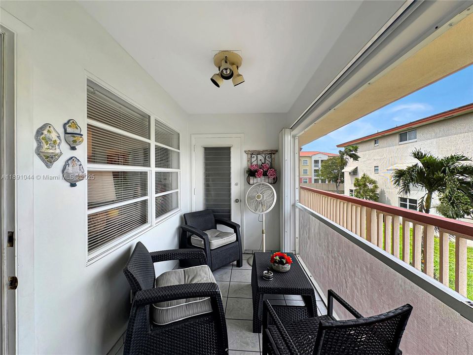 待售: $124,999 (1 贝兹, 1 浴室, 720 平方英尺)