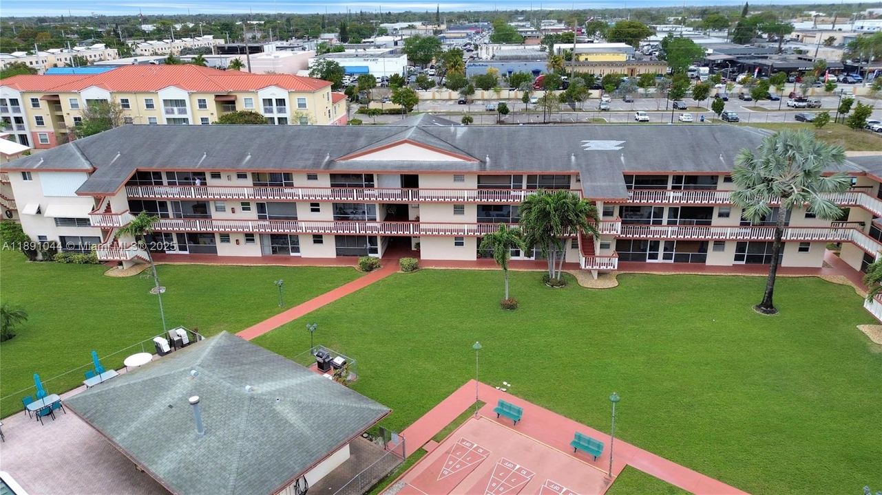 待售: $124,999 (1 贝兹, 1 浴室, 720 平方英尺)