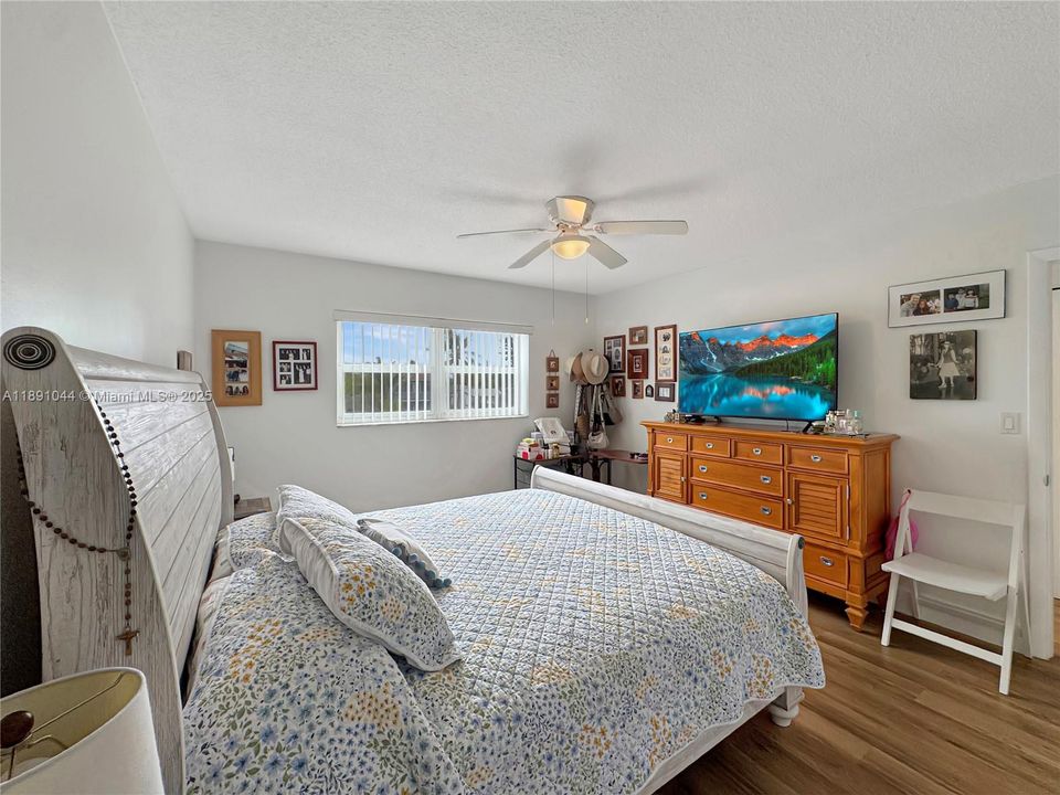 待售: $124,999 (1 贝兹, 1 浴室, 720 平方英尺)