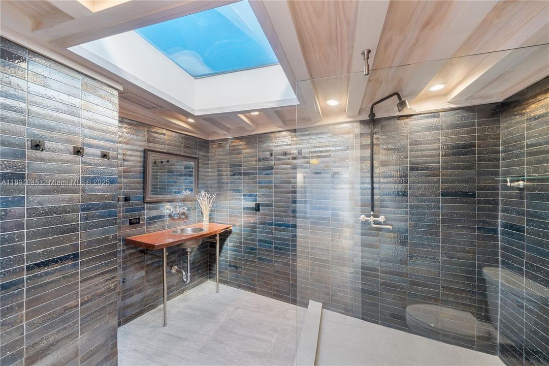 For Sale: $17,950,000 (5 beds, 5 baths, 4837 Square Feet)