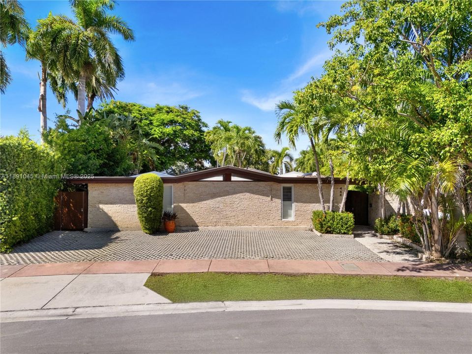 For Sale: $17,950,000 (5 beds, 5 baths, 4837 Square Feet)