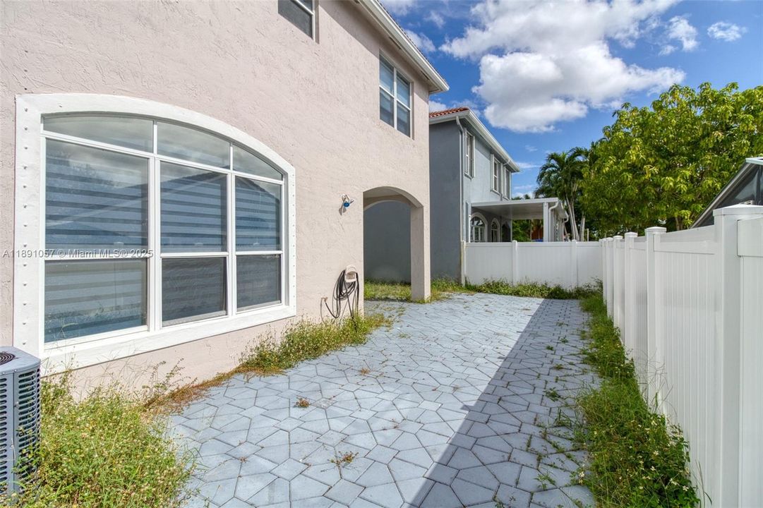 For Rent: $5,000 (4 beds, 2 baths, 2162 Square Feet)