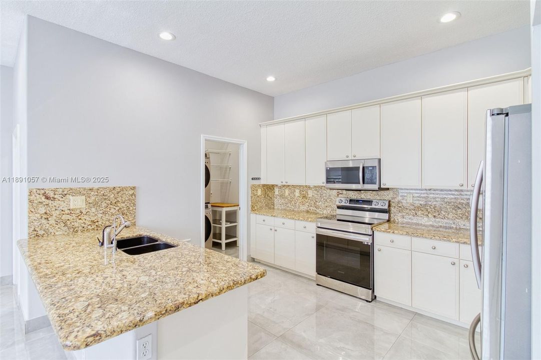 For Rent: $5,000 (4 beds, 2 baths, 2162 Square Feet)