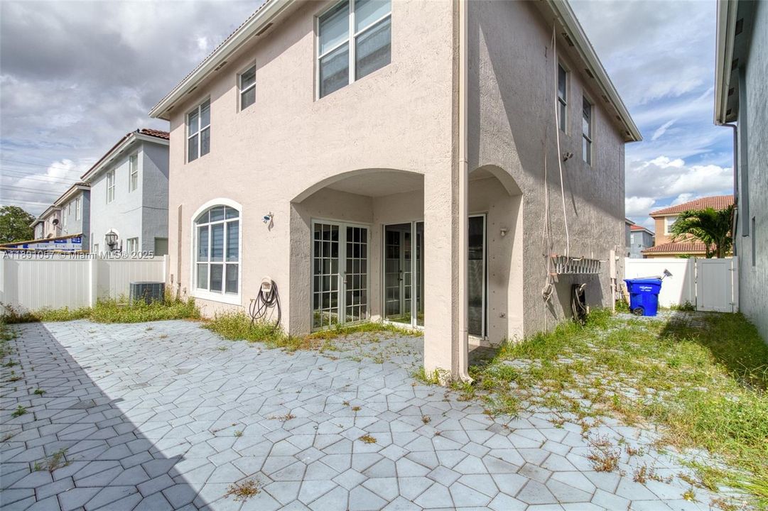 For Rent: $5,000 (4 beds, 2 baths, 2162 Square Feet)