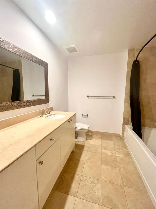 LARGE MASTER BATHROOM