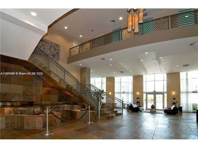 Recientemente alquilado: $2,350 (1 camas, 1 baños, 920 Pies cuadrados)