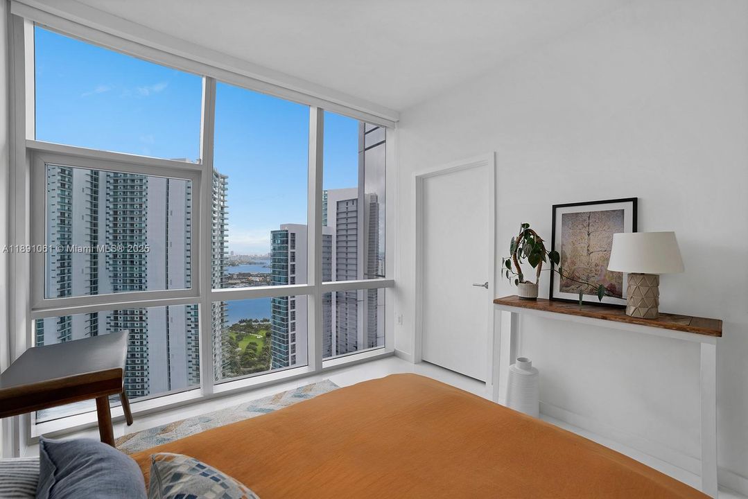 For Sale: $1,095,000 (2 beds, 3 baths, 1560 Square Feet)