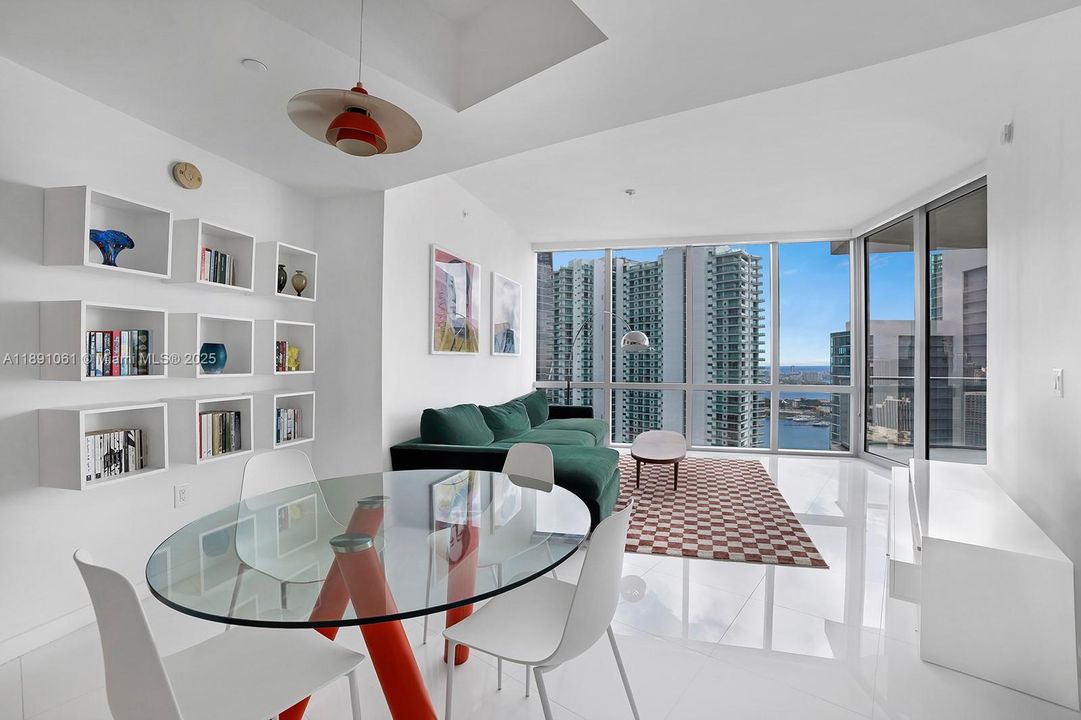 For Sale: $1,095,000 (2 beds, 3 baths, 1560 Square Feet)