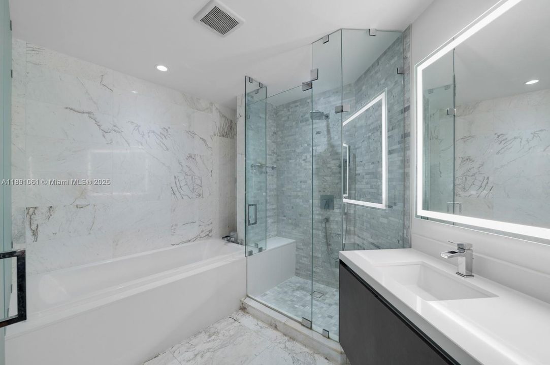 For Sale: $1,095,000 (2 beds, 3 baths, 1560 Square Feet)