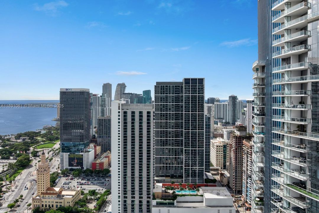 For Sale: $1,095,000 (2 beds, 3 baths, 1560 Square Feet)