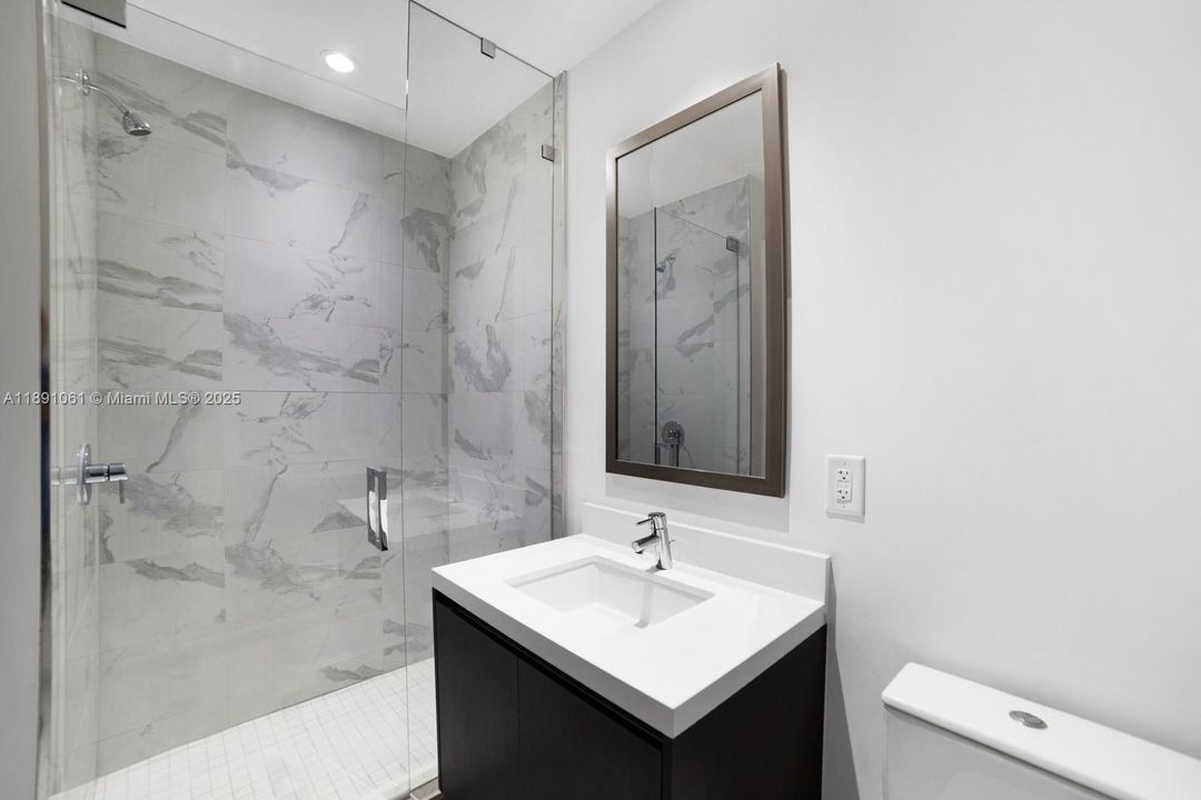 For Sale: $1,095,000 (2 beds, 3 baths, 1560 Square Feet)