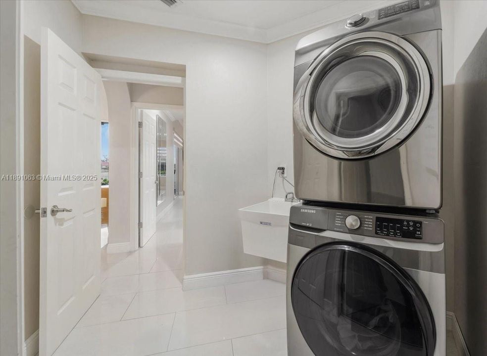 For Sale: $1,199,000 (3 beds, 3 baths, 0 Square Feet)