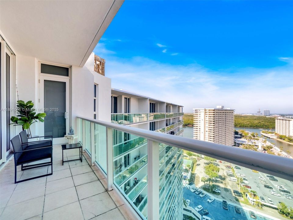 待售: $689,989 (2 贝兹, 2 浴室, 1357 平方英尺)