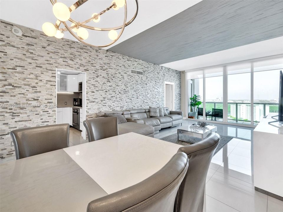 待售: $689,989 (2 贝兹, 2 浴室, 1357 平方英尺)