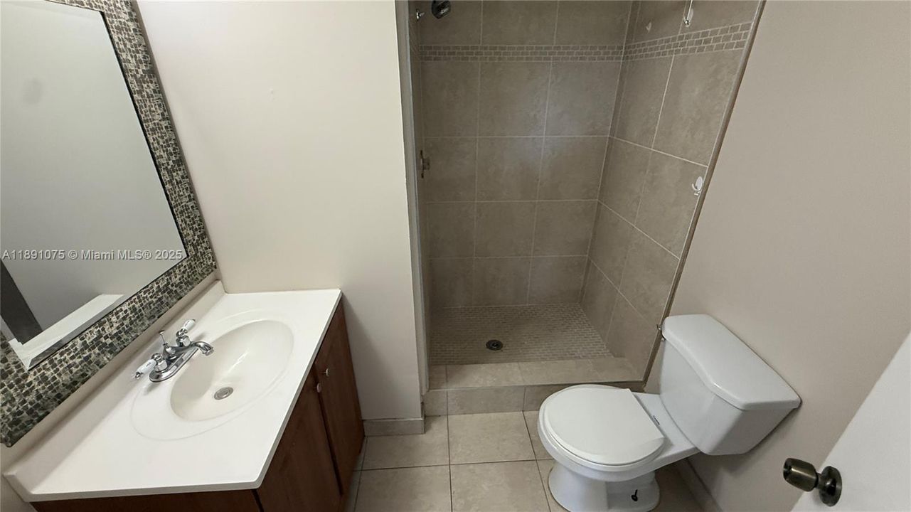 Active With Contract: $1,600 (2 beds, 2 baths, 850 Square Feet)