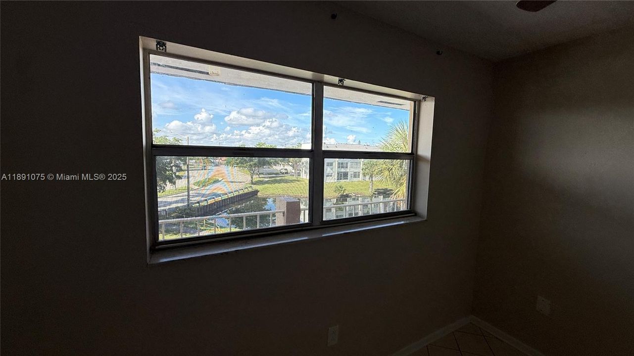 Active With Contract: $1,600 (2 beds, 2 baths, 850 Square Feet)