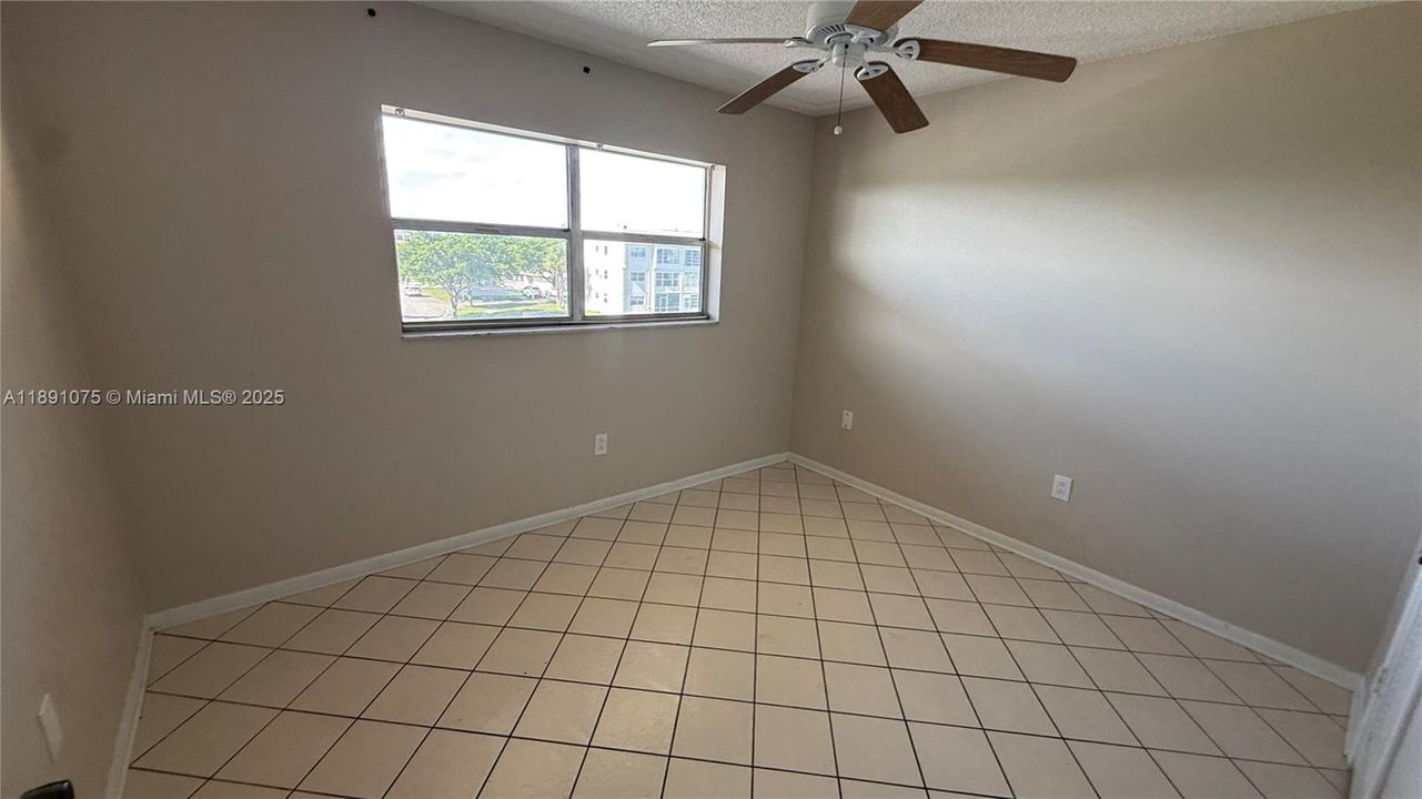 Active With Contract: $1,600 (2 beds, 2 baths, 850 Square Feet)