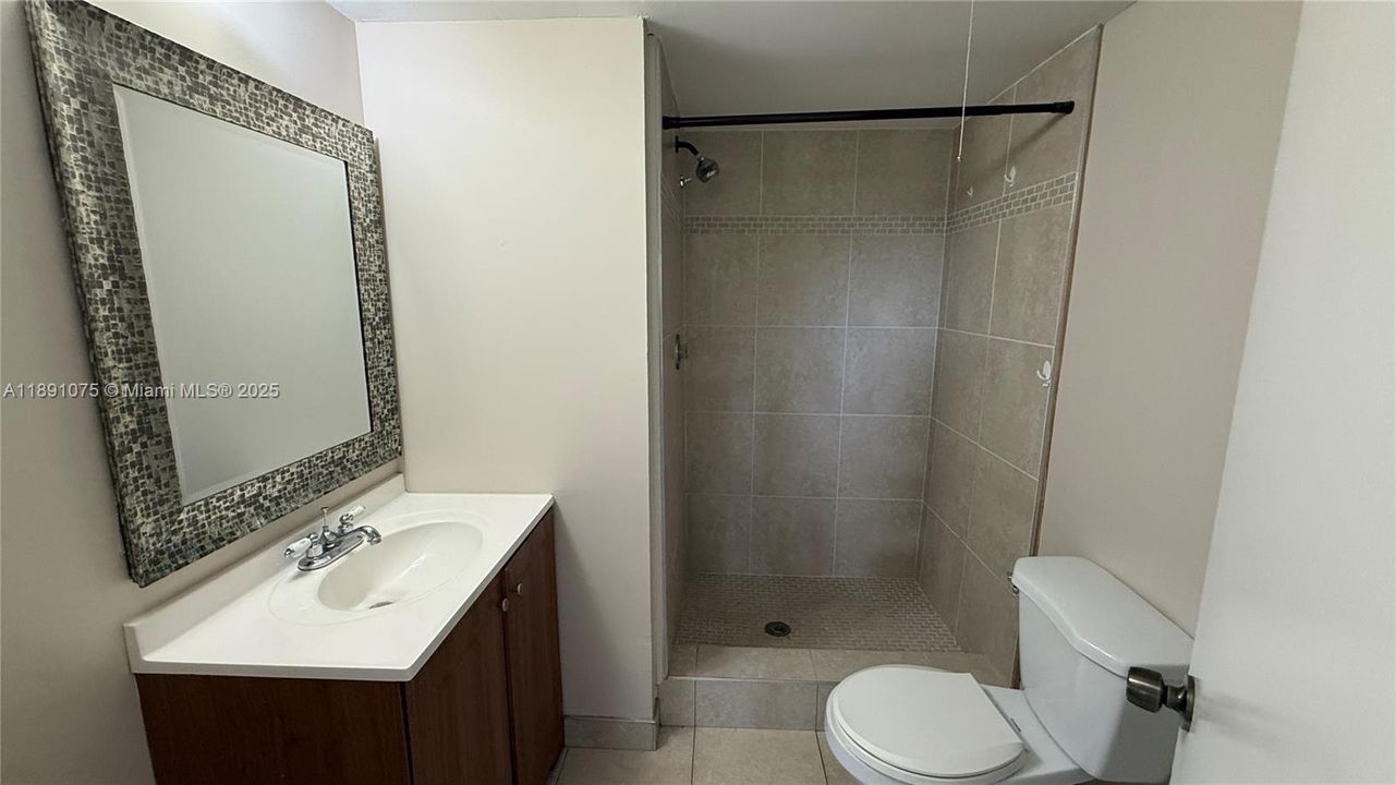 Active With Contract: $1,600 (2 beds, 2 baths, 850 Square Feet)