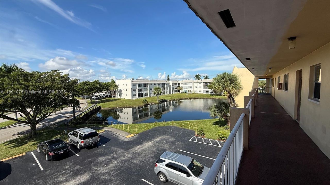 Active With Contract: $1,600 (2 beds, 2 baths, 850 Square Feet)