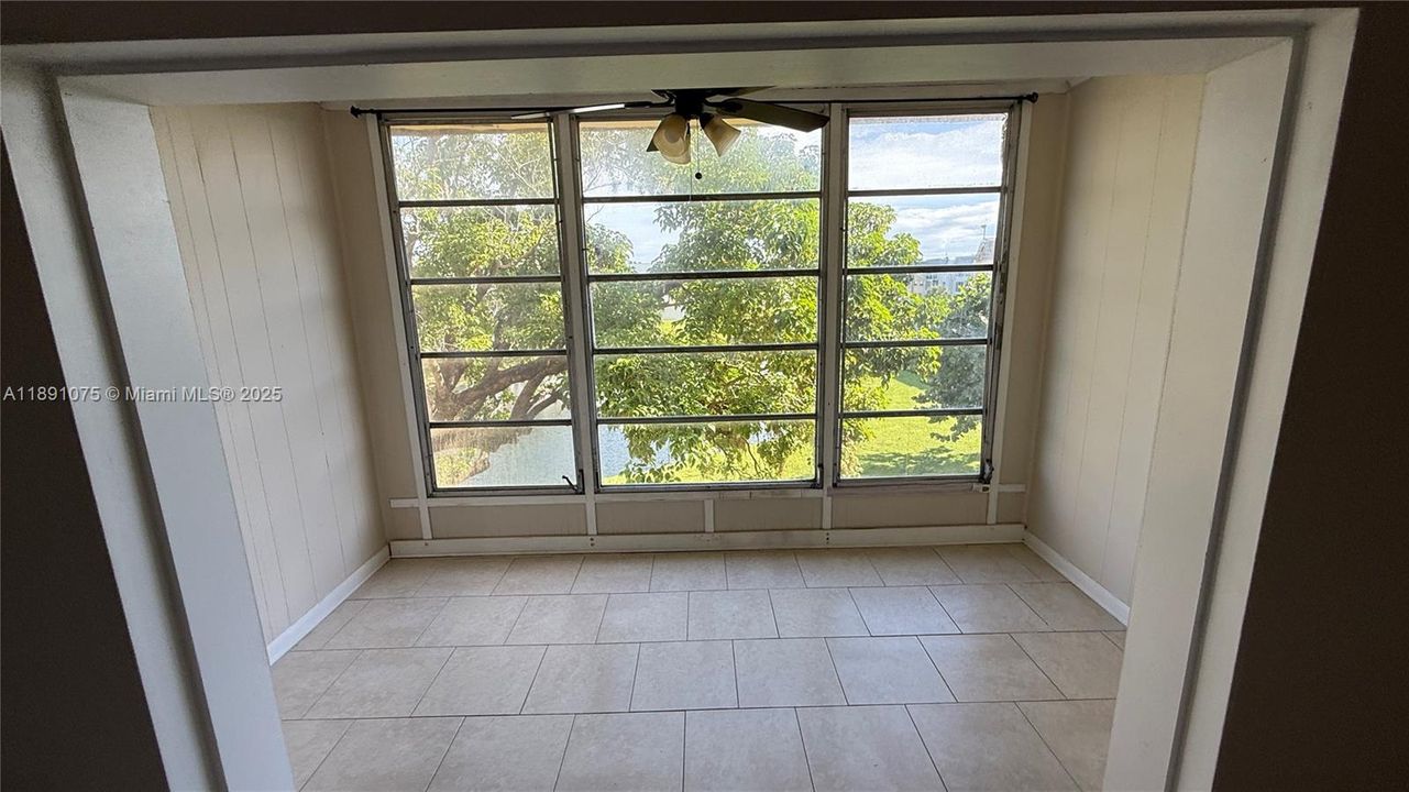 Active With Contract: $1,600 (2 beds, 2 baths, 850 Square Feet)