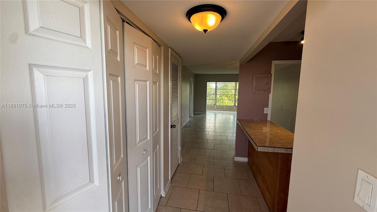 Active With Contract: $1,600 (2 beds, 2 baths, 850 Square Feet)