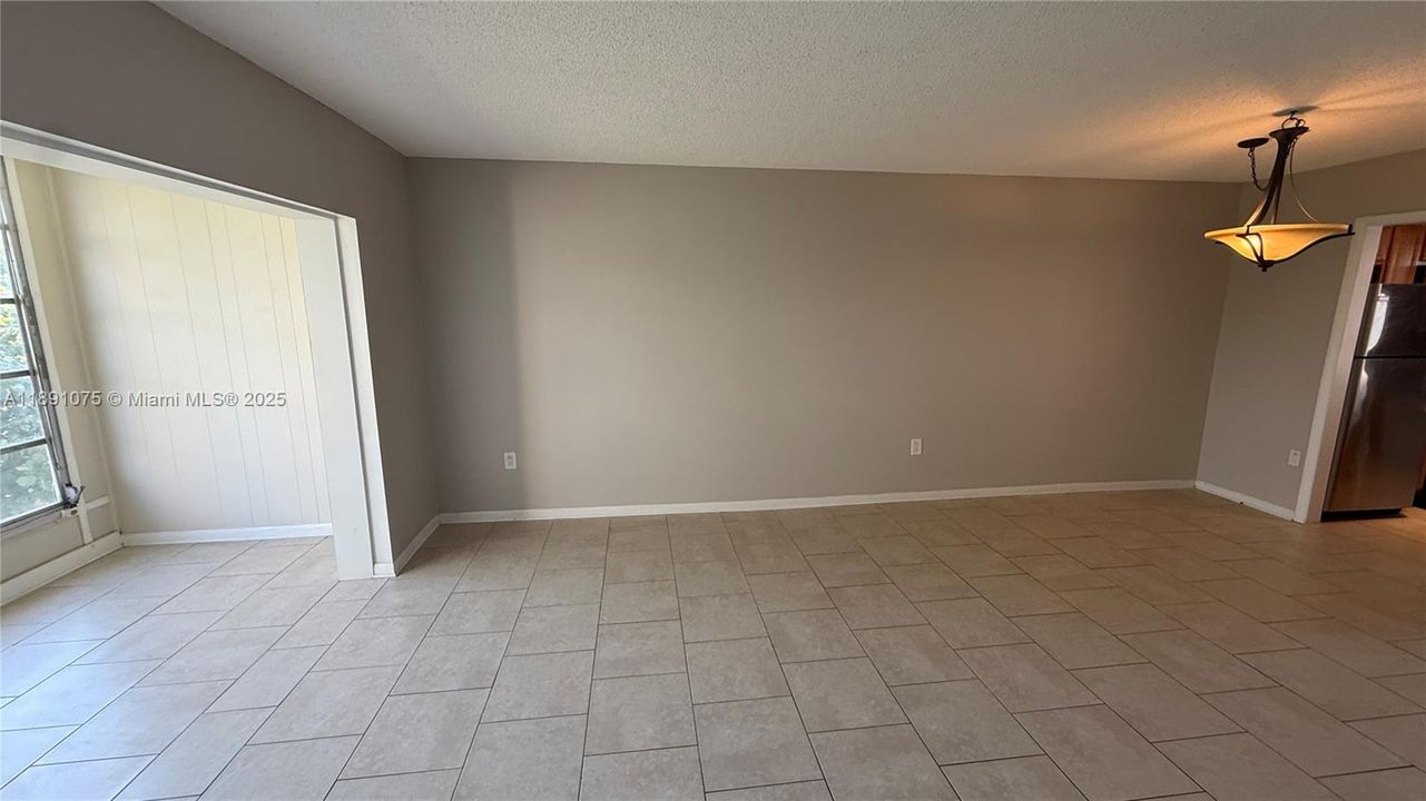 Active With Contract: $1,600 (2 beds, 2 baths, 850 Square Feet)