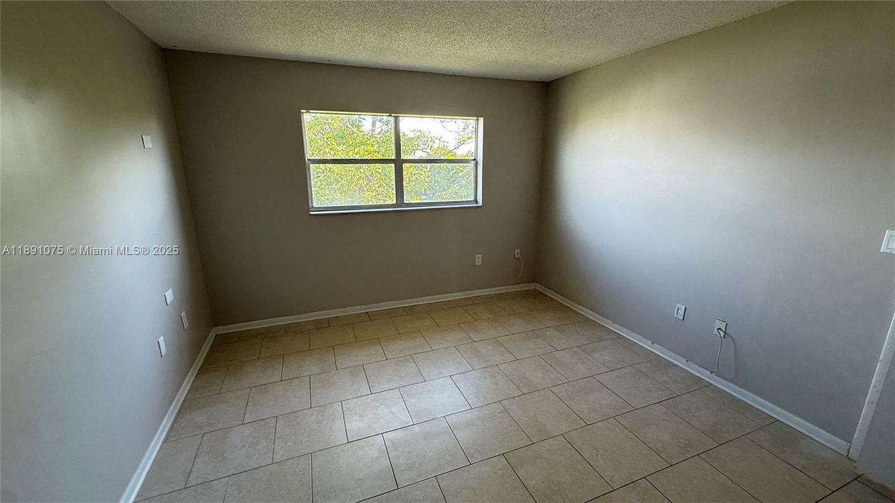 Active With Contract: $1,600 (2 beds, 2 baths, 850 Square Feet)