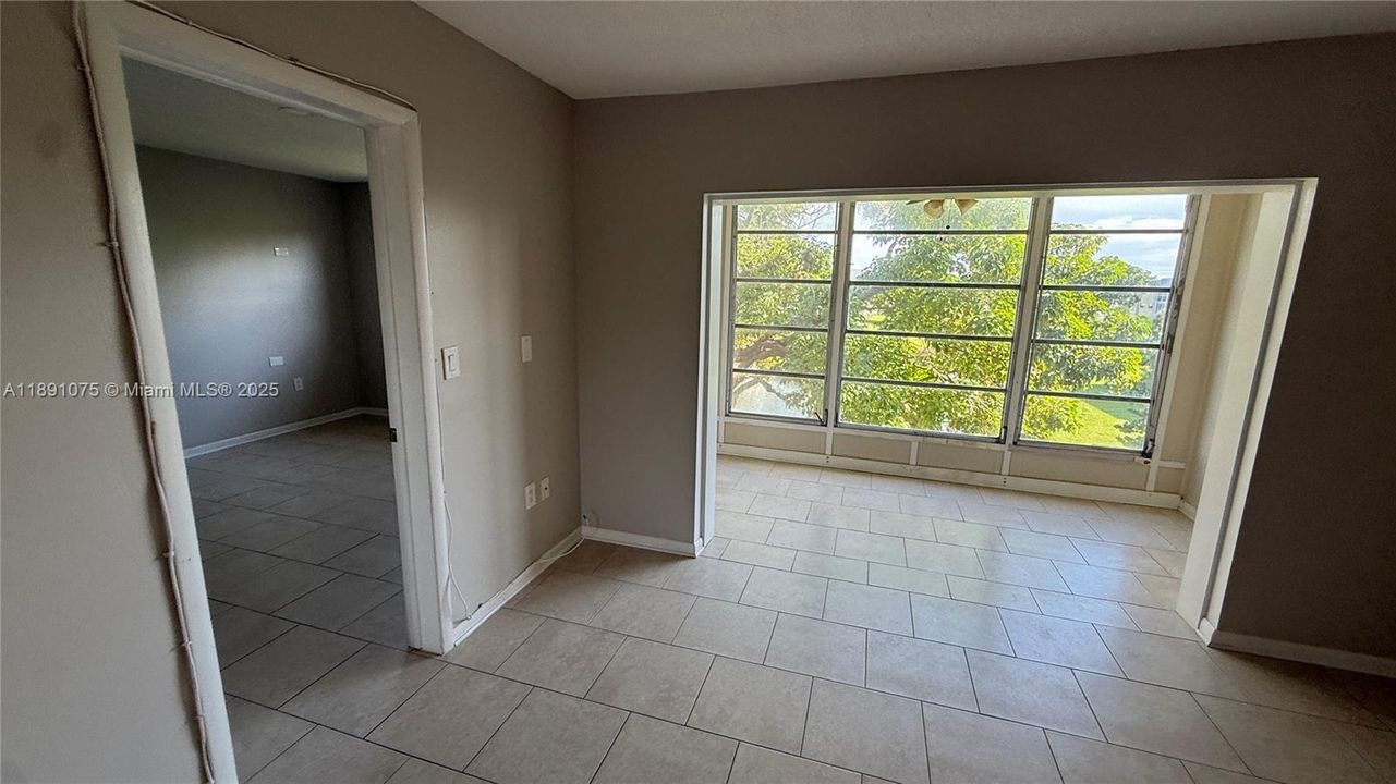 Active With Contract: $1,600 (2 beds, 2 baths, 850 Square Feet)