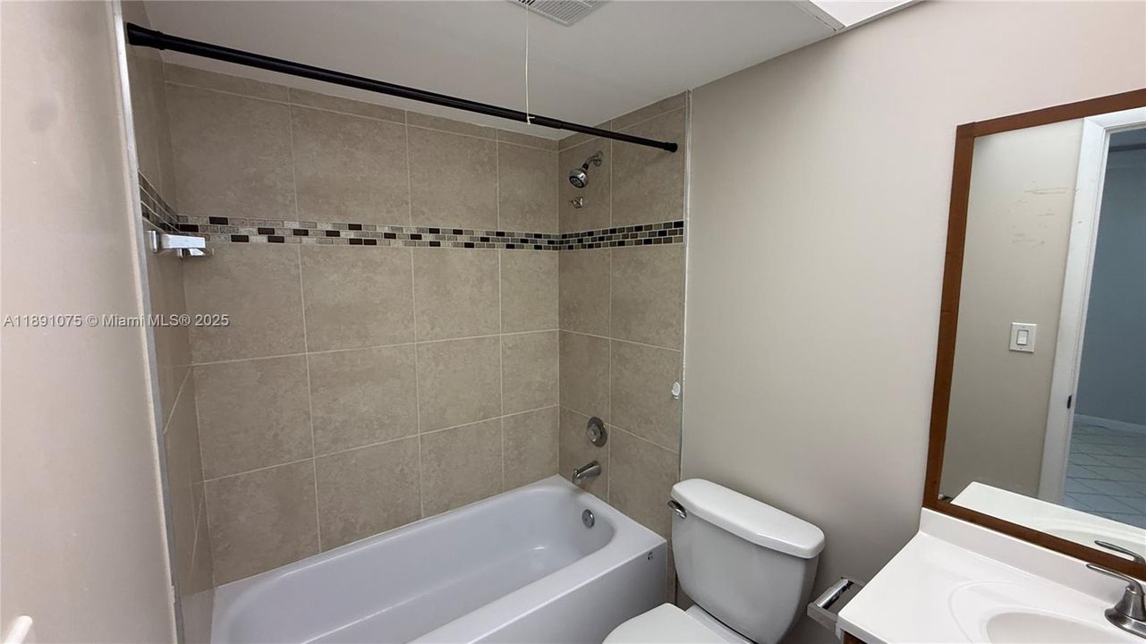 Active With Contract: $1,600 (2 beds, 2 baths, 850 Square Feet)