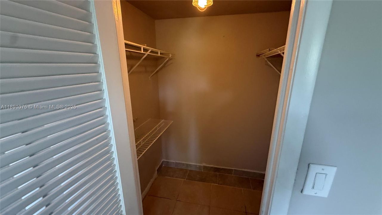 Active With Contract: $1,600 (2 beds, 2 baths, 850 Square Feet)